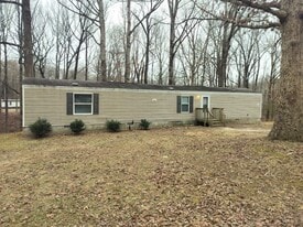 183 Pauline Dr in Clermont, GA - Building Photo