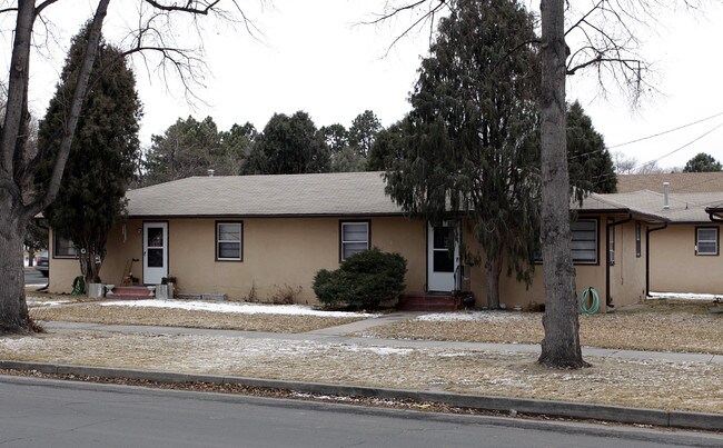Parkmoor Apartments in Colorado Springs, CO - Foto de edificio - Building Photo