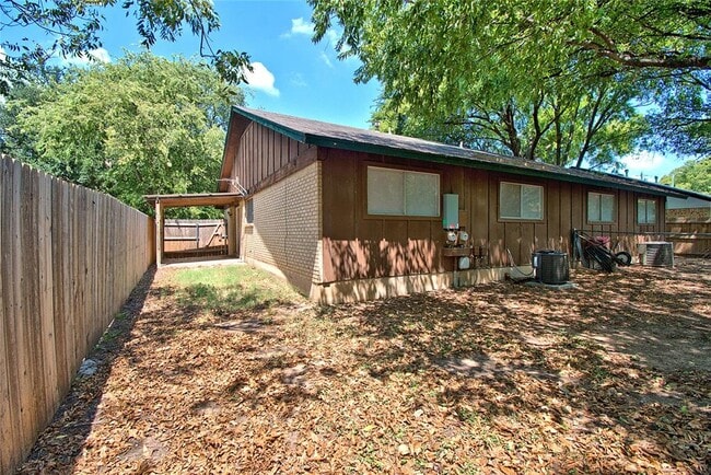 9303 Quail Field Dr in Austin, TX - Building Photo - Building Photo