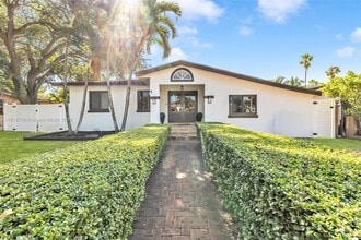 6376 SW 15th St in West Miami, FL - Building Photo - Building Photo