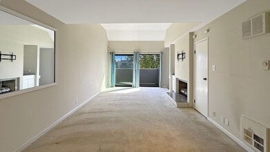 7 Embarcadero West in Oakland, CA - Building Photo - Building Photo