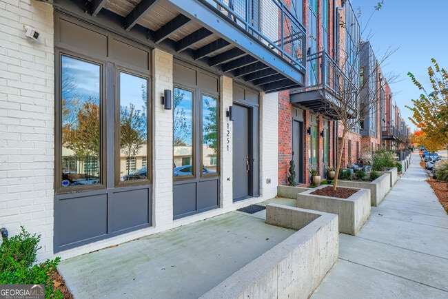 property at 1251 Chelsea Cir NW