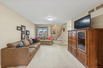 36119 N New Bridge Ct in Gurnee, IL - Building Photo - Building Photo