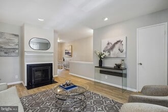 2623 S Walter Reed Dr, Unit B in Arlington, VA - Building Photo - Building Photo