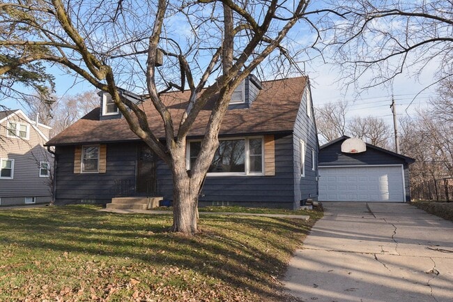 633 23rd St NE in Rochester, MN - Building Photo - Building Photo