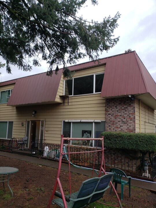 1857 SE 162nd Ave, Unit 1855 in Portland, OR - Building Photo