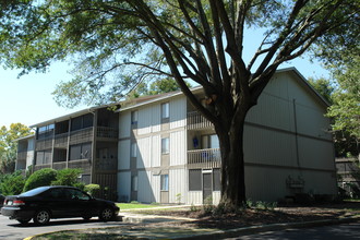 The Oaks Apartments in Gainesville, FL - Building Photo - Building Photo