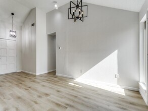 1538 Summerwind Ln in Lewisville, TX - Foto de edificio - Building Photo