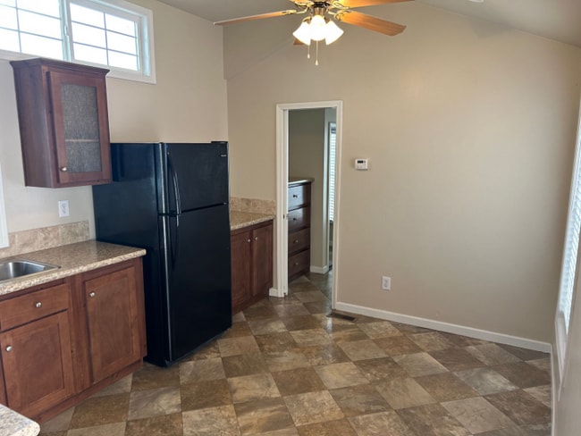 2211 Ashberry Ave in New Braunfels, TX - Foto de edificio - Building Photo