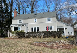 5 Little Brook Rd in Norwalk, CT - Building Photo