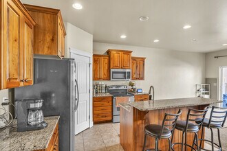 1273 N Baycrest Dr in Saratoga Springs, UT - Building Photo - Building Photo