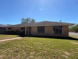 6022 Killarney Dr in Corpus Christi, TX - Building Photo