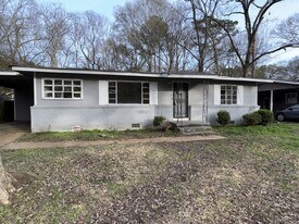 2704 Shannon St in Jackson, MS - Building Photo
