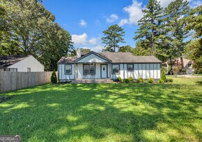 3910 Clairmont Rd in Chamblee, GA - Building Photo