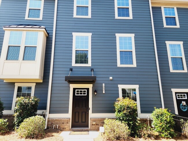 property at 1229 Queen Lyon Ct