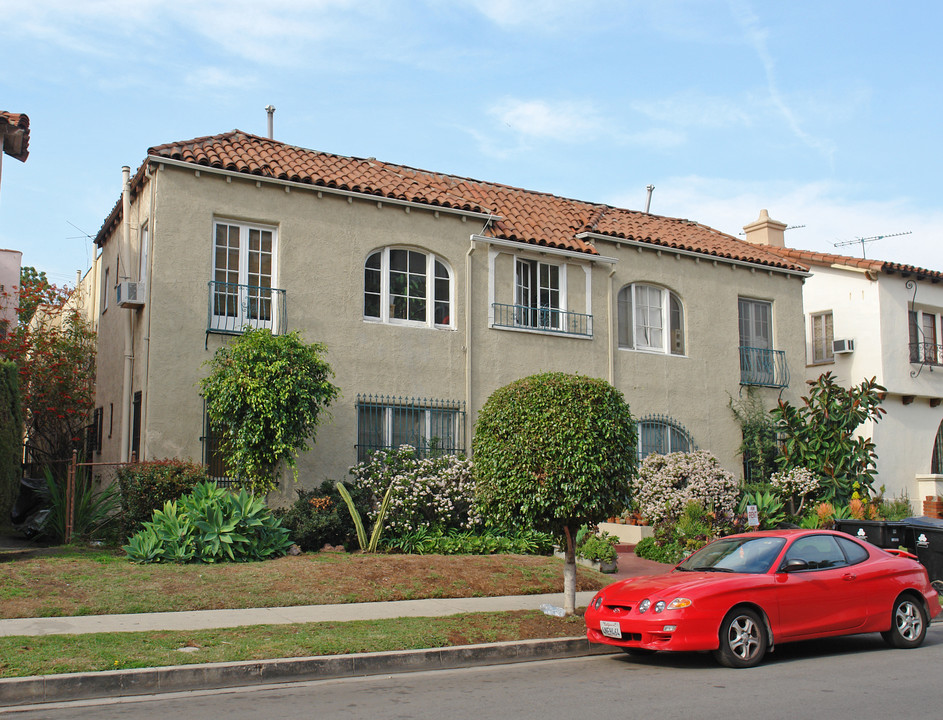 329 S Cloverdale Ave in Los Angeles, CA - Building Photo