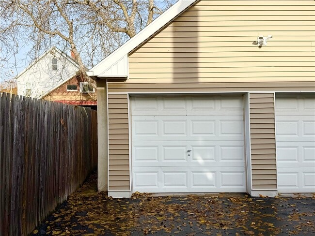 211 Magnolia Ave in East Rochester, NY - Building Photo - Building Photo