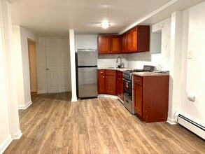 19 Laidlaw Ave, Unit 1 in Jersey City, NJ - Foto de edificio - Building Photo