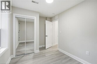 489 Cannon St E in Hamilton, ON - Building Photo - Building Photo