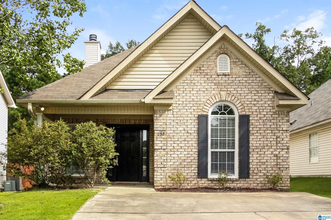 282 Forest Lakes Dr in Sterrett, AL - Building Photo