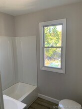 30 Cottage St in Bristol, CT - Building Photo - Building Photo