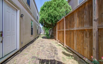 6855 Bellgreen Dr in Houston, TX - Foto de edificio - Building Photo