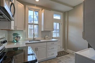 1715 Penn St in Harrisburg, PA - Building Photo - Building Photo