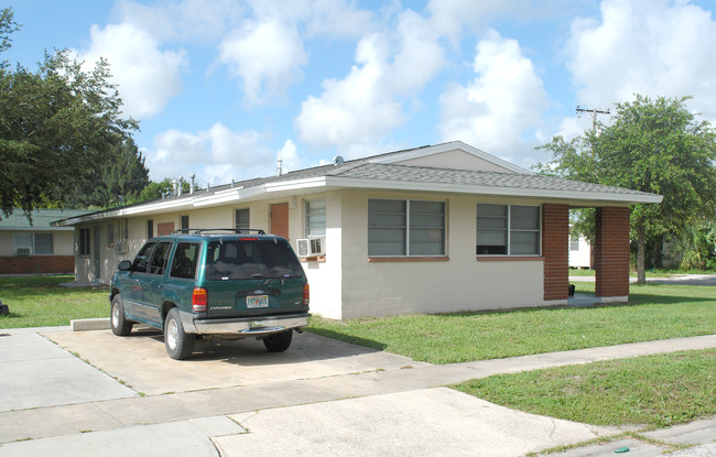 802-804 Blake Ave in Cocoa, FL - Foto de edificio - Building Photo