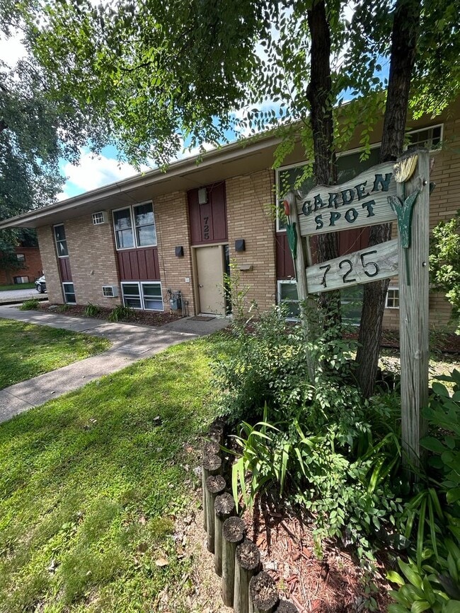 property at 725 32nd Ave N