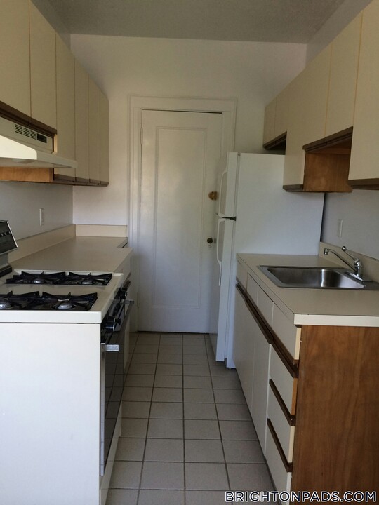 100 Kilsyth Rd in Boston, MA - Building Photo