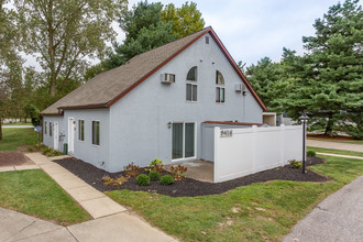 Whitewood Townhome & Loft Apartments in Twinsburg, OH - Building Photo - Building Photo