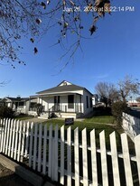 500 W School Ave in Visalia, CA - Building Photo