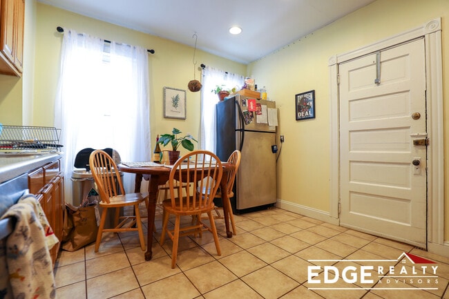 15 Hallam St, Unit 1 in Boston, MA - Foto de edificio - Building Photo