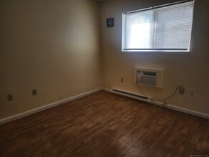 26 Crandall Hill Rd in Montville, CT - Building Photo - Building Photo