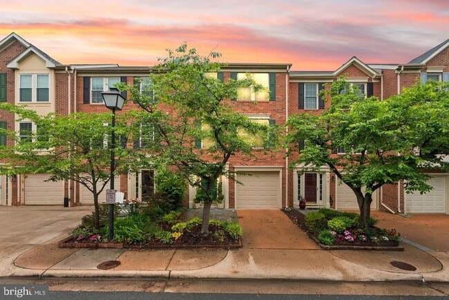 917 Rolfe Pl