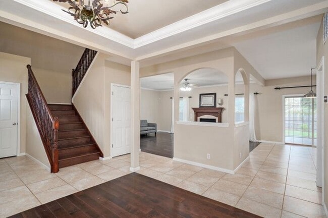 property at 1403 W Maplewood St