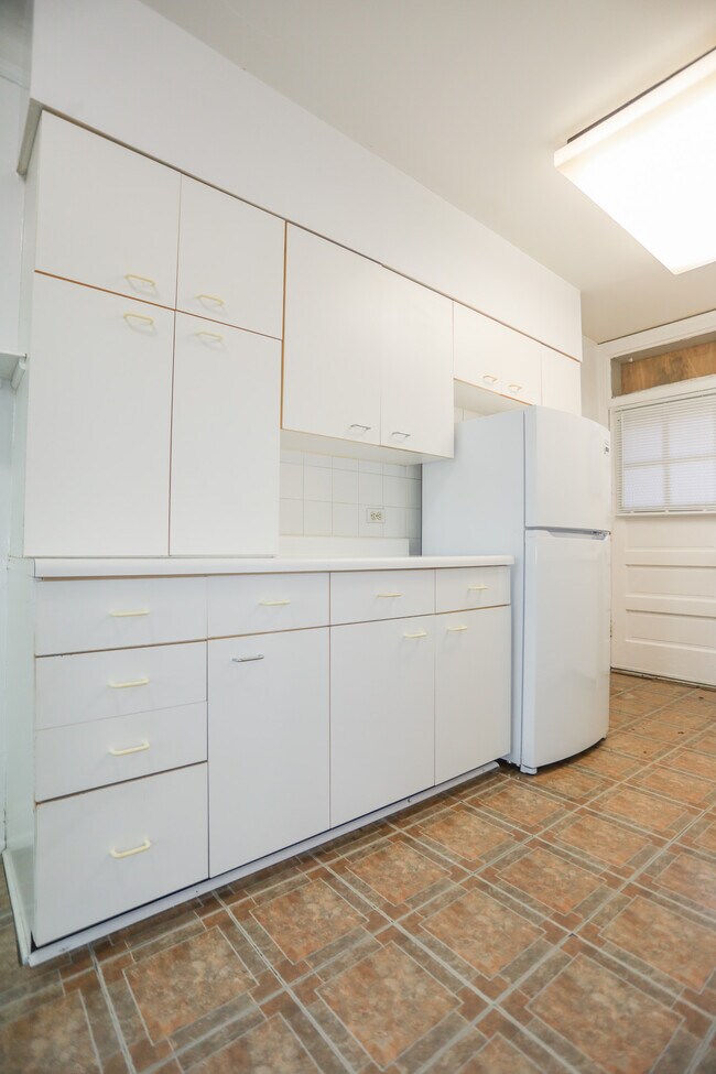 5649 W Wellington Ave in Chicago, IL - Building Photo - Building Photo