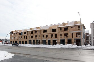 4140 Fairview St in Burlington, ON - Building Photo - Building Photo