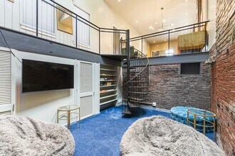 717 Lampton St in Louisville, KY - Foto de edificio - Building Photo