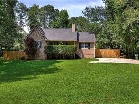 94 Oak Ct in Dallas, GA - Building Photo