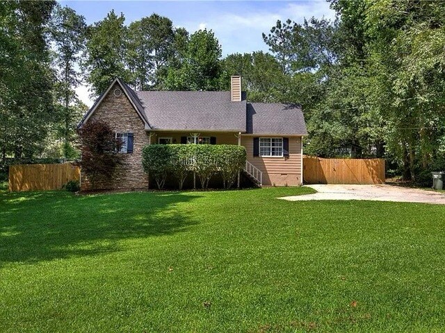 94 Oak Ct in Dallas, GA - Foto de edificio