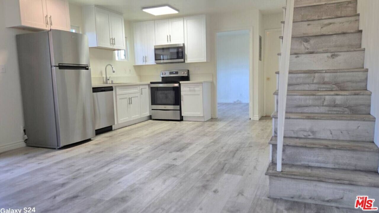 140 N Berendo St in Los Angeles, CA - Building Photo