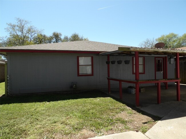 4705 37th St E in Dickinson, TX - Building Photo - Building Photo