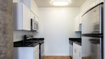 300 3rd St, Unit 8A in Cambridge, MA - Building Photo