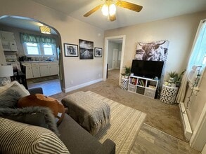 132 Myra Barnes Ave, Unit A in Pikeville, KY - Foto de edificio - Building Photo