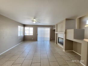 619 Wood Rose Ct in Henderson, NV - Building Photo - Building Photo