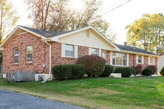 106 Bluewater Dr in Hendersonville, TN - Building Photo - Building Photo