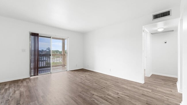 1758 Abbey Rd, Unit 201