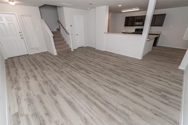 9108 Yellow Rose Dr in Texas City, TX - Building Photo - Building Photo