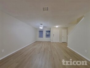 4877 Trail Hollow Dr in Fort Worth, TX - Foto de edificio - Building Photo